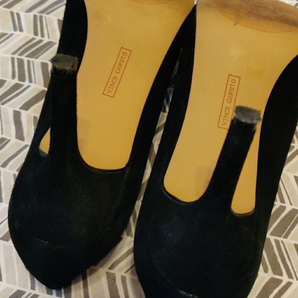 Vince Camuto black velveteen stilettos - Picture 4 of 4